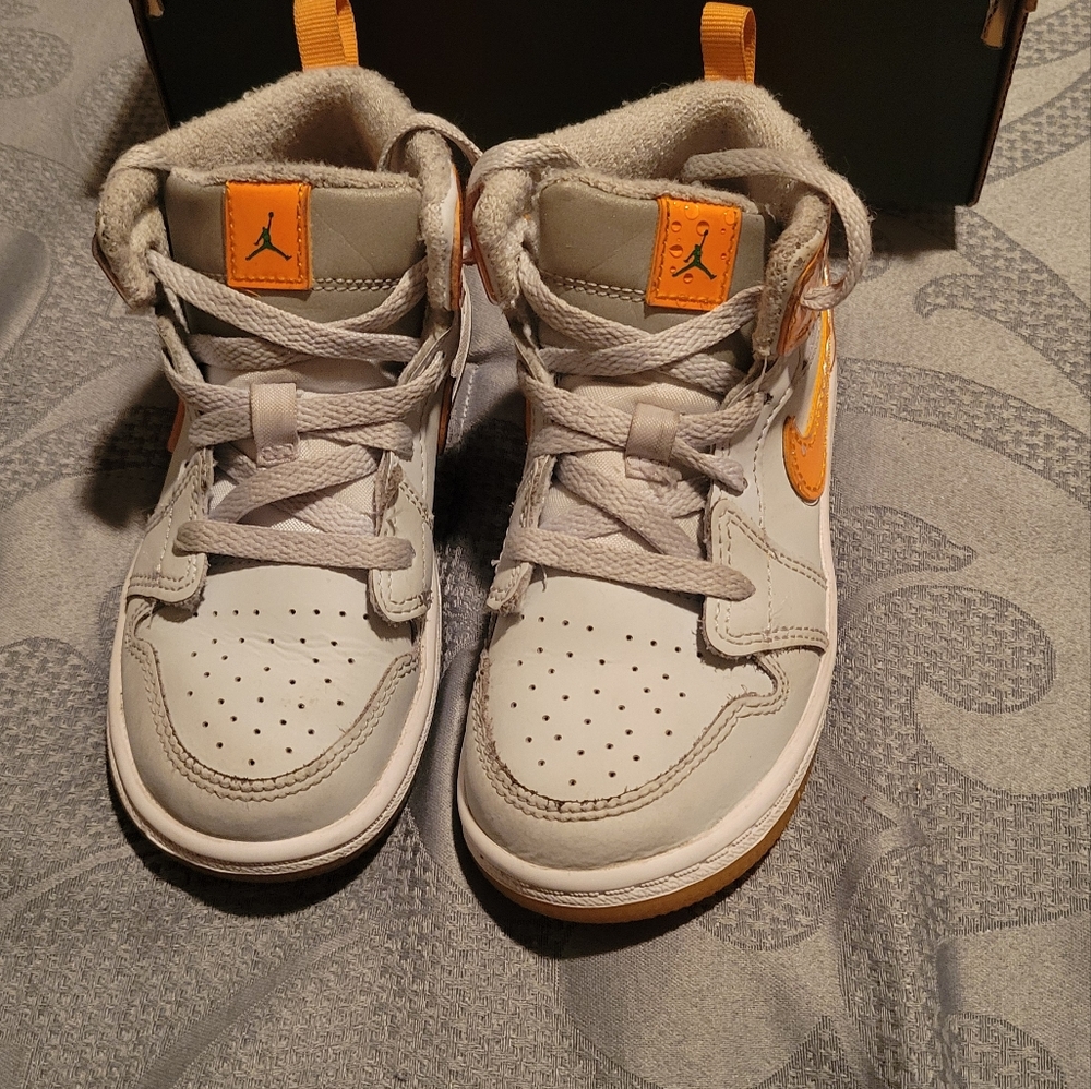 Jordan 1 Mid